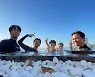 "뚱유니형 빨리 와" 딘딘, 문세윤 빠진 '1박2일' 비하인드..김선호와 훈훈 투샷 [★해시태그]
