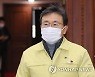 중대본 회의 참석하는 권덕철 장관