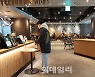 카페 매장 운영 첫날 차분..일부선 시간제한 '어수선'