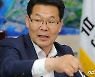 민원인 폭행 의혹?..권익현 부안군수 피소 당했다
