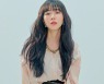 [bnt화보] 권민아, 웨이브 헤어와 핑크 셔츠로 뽐낸 페미닌한 시크함