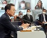 문 대통령 "위안부 판결, 솔직히 조금 곤혹스러운 게 사실"