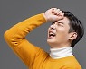 껄껄 웃고 싶은데, 그럴 수 없는 상황이라면?
