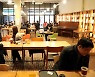 "자정까지 영업하게 해달라" 영업제한 유지된 자영업자들 반발