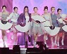 "K팝 무대의상 한복, 전통미를 살려라"