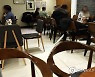 '오랜만에' 카페서 커피