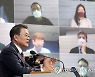 답변하는 문 대통령