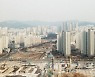 "서울 집값·전셋값 감당 안돼"..경기 아파트값, 곳곳이 10억 돌파