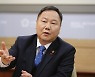 서울시의회 의장 "코로나 1년, 소상공인 보호 추가조치 필요"