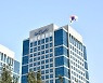 '로고' 바꾼 기아車, 9년만에 8만원 돌파..질주 원동력은