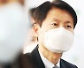 코로나19 백신 이상사례 관리체계 보고받는 김강립 처장