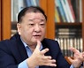 "일본 정부, 강창일 주일 대사 스가 총리 접견 보류 검토"