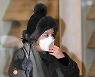마스크 쓰고 입국하는 에이미 [MK포토]