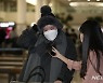 취재진 질문 받는 에이미