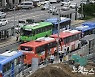 파주 20대女, 롱패딩 뒷문에 낀 채 출발한 버스에 깔려 숨져