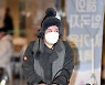 [T포토] 에이미 '꽁꽁 싸매고 입국'