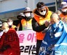 한국산연 결국 폐업..노조, "절대 포기 않는다" 삭발로 맞서
