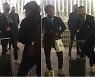 유쾌해진 호날두.. 우승 후 동료들과 길바닥서 한바탕 '춤판'