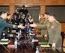 '남북군사회담 정례화' 가능성 있나..군통신 끊은 북한호응 관건