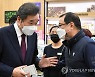 與-플랫폼기업 간담회 불발..일각선 '팔비틀기'시비