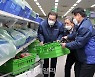 [포토] 성남유통센터 DFC 점검하는 이성희 농협회장