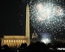 [포토 in 월드] 워싱턴 수놓은 바이든 취임 축하 불꽃놀이