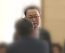 '원전 의혹' 백운규 소환 통보..검찰수사, 청와대 턱밑까지