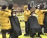 "세월호 수사결과 용납 못 해"..유족들 청와대 앞 삭발식