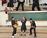 '런닝맨' Back to the 1980's 학창 시절 레이스..김보성 데프콘 게스트 출격