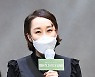 취재진 질문에 답하는 김국희