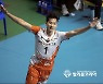 공격성공, 기뻐하는 송명근.