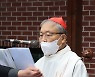 명동밥집 축복식 주례하는 염수정 추기경