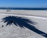 epaselect SOUTH AFRICA CORONAVIRUS PANDEMIC CLOSED BEACHES PHOTO