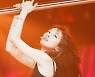 'SUZY: A Tempo' 수지, 데뷔 10주년 축전 영상에 감동 "멋진 분들 감사"