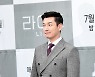 조승우, 안락사 앞둔 유기견 입양.."보호소 방문, 이동봉사까지"