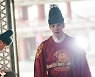 '왕의귀환' 김정현, 허수아비 왕 지운 강렬한 아우라 '반격의 서막'(철인왕후)