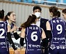 작전지시하는 김종민감독.