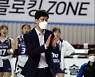 경기를 지켜보는 김종민감독.