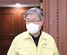 [포토]이재갑 고용노동부 장관, 중대본 회의 참석