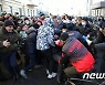러, 니발니 지지 시위자 2501명 체포..시위 확산세