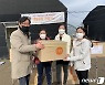 용인시외국인복지센터, 비닐하우스 외국인에 방한·방역용품 전달
