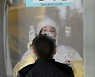[속보] 발열 증상으로 선별진료소 찾은 전남도민 2명 확진