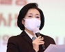 봉하마을 찾는 박영선 "권양숙 여사님, 숨소리까지 진솔"