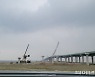 새만금 21세기 '명품도시'에  전력공급은 19세기 '전봇대'