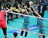 '러셀 통산 4번째 트리플크라운' 한국전력, 4위 우리카드 완파..턱밑 추격