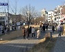 날 풀리고 쾌청한 봄날씨 '마스크 나들이객' 북적