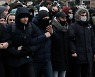 '뿔 모자 시위대'러시아에도 등장.."푸틴 물러나라"