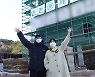 김무열♥윤승아 부부, 양양서 100평대 4층 건물 완공 임박 "생각보다 커"
