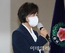 [포토]추미애 장관, 광복회가 수여하는 상 받고 소감