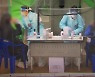 서울 신규 확진 '감소세'..집단감염은 여전